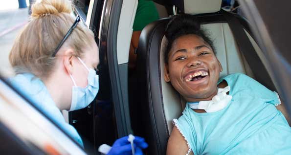 Kelasha “Keke” Spencer was all smiles after receiving her COVID-19 vaccination. (Photo by Kim Kham/UT Physicians)