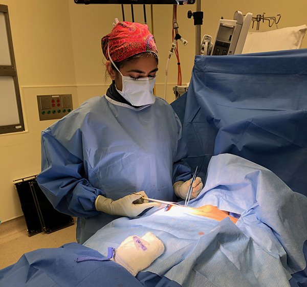 Photo showing Naila H. Dhanani, a third-year resident with McGovern Medical School at UTHealth in Houston, who led research on robotic-assisted abdominopelvic surgery outcomes and cost. (Photo by UTHealth)