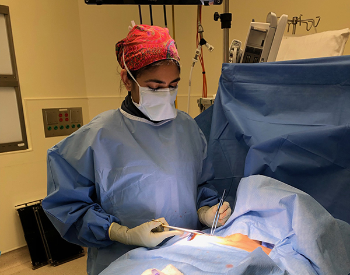 Photo showing Naila H. Dhanani, a third-year resident with McGovern Medical School at UTHealth in Houston, who led research on robotic-assisted abdominopelvic surgery outcomes and cost. (Photo by UTHealth)