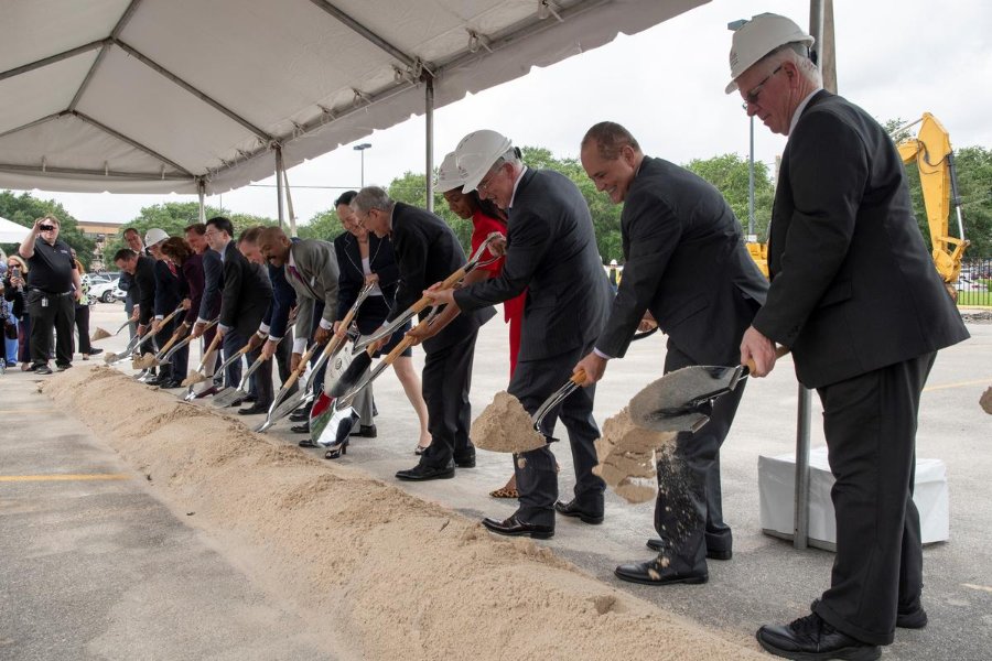 Photo of UTHealth leaders and government officials breaking ground on the UTHealth Continuum of Care Campus for Behavioral Health. (Photo credit: Dwight Andrews)