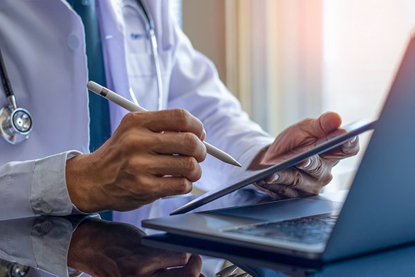 Health care experts propose policies to encourage shared responsibility between electronic health record developers and users