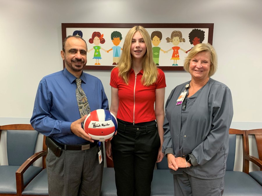 Hannah Haisler gives special thanks to Mohammed Numan, MD, and Ronda McEntee, RN, for helping her manage her dysautonomia throughout the years. (Photo by Andi Atkinson, UT Physicians)