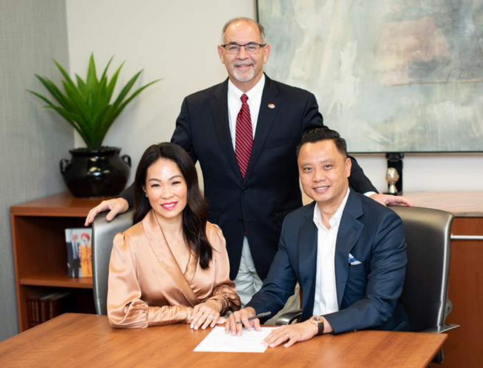 Vinh “Danny” Nguyen DDS, RDH (right), and his wife, Kristy (left), pictured Dean John A. Valenza, DDS, while signing an endowment agreement with UTHealth Houston School of Dentistry.